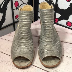 🐲💙 Paul Green Cayenne peep toe ankle bootie